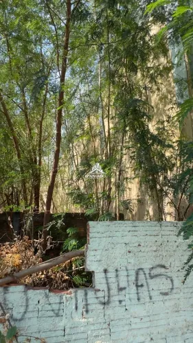 Terreno à Venda no Bairro Araés 300m² Aceita Troca por Veículo, Casa ou Terr