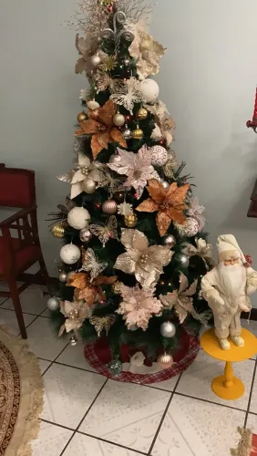 Árvore de Natal completa 1.85 de altura com enfeitas passa de 2.0 cm