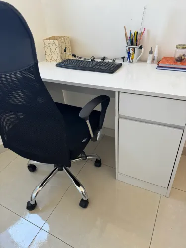 Mesinha de trabalho + cadeira