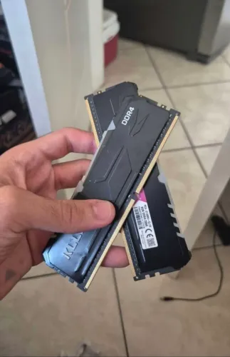Memória RAM 16GB (2x8GB) DDR4 2666MHz RGB