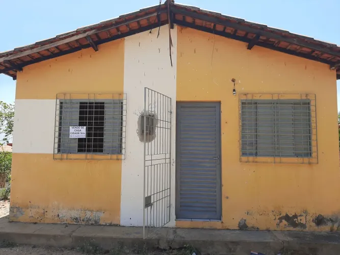 Vendo casa na zona Sul de Teresina, no Cidade Sul, próximo ao Santa Clara
