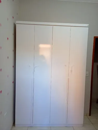 Guarda roupa branco