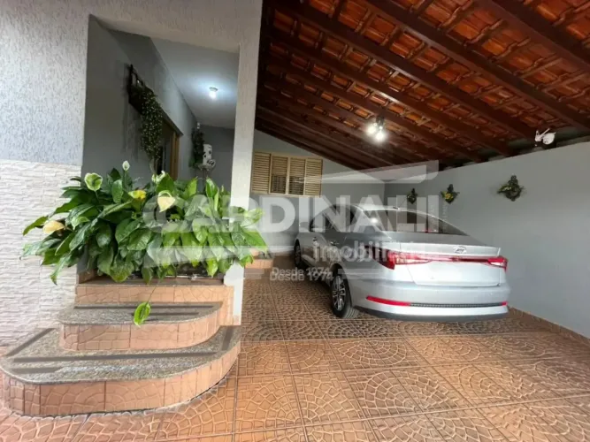 Imóvel Residencial Padrão, em Américo Brasiliense - SP.