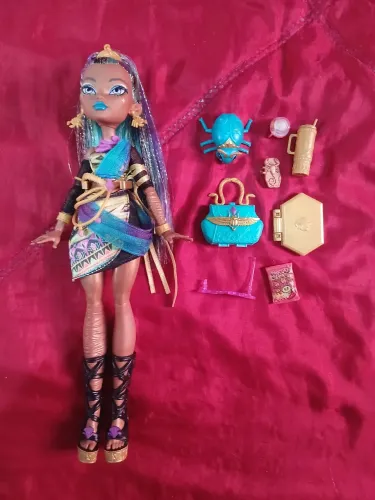 Boneca Monster High G3 néfera Sem caixa óculos quebrado