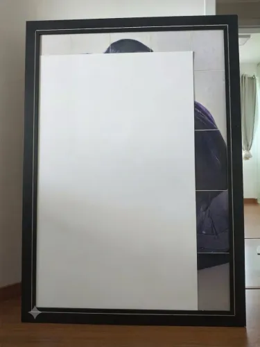 Quadro de vidro com moldura