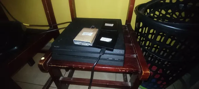 Playstation 4 PRO Usado desbloqueado (Somente aceito troca por ps5)