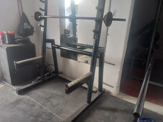 Suporte de Agachamento profissional, muito conservado