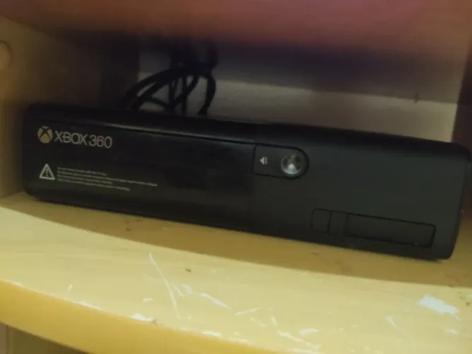 Xbox 360 super slim 