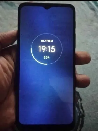 Vendo moto E7 plus novinho, só pegar e usar, 64 gigas, acompanha celular e carregador