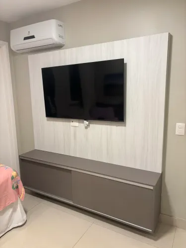 Painel para TV com Rack em MDF - Marcenaria Planejada