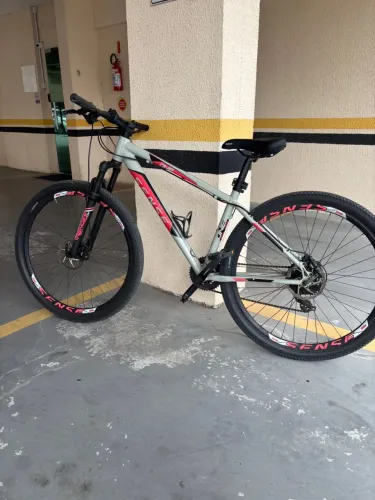 BICICLETA ARO 29 SENSE ONE - SHIMANO TOURNEY | 21 VELOCIDADES | FREIO HIDRÁULICO 