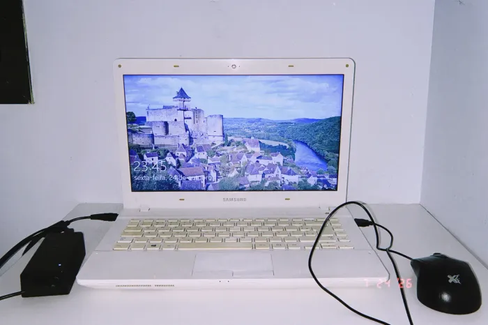 Notebook Samsung NP270E4E 14? 500GB HD + Mouse