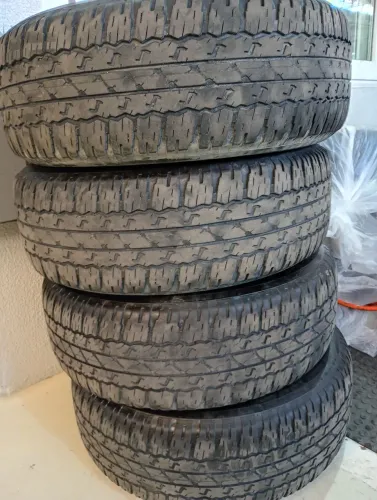 Pneus caminhonete 17"