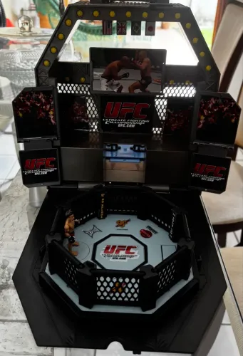 Boneco Maleta UFC octógono 