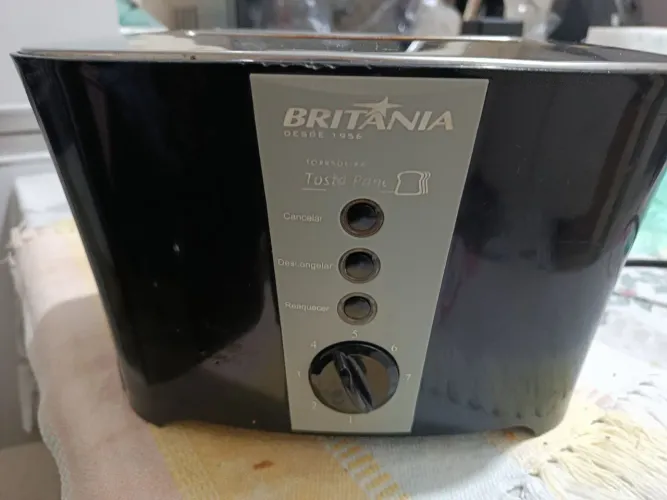Torradeira elétrica de pão Britânia 