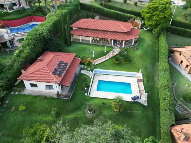 Casa em condomínio fechado com 3 suites, piscina, churrasqueira em Itatiba-SP