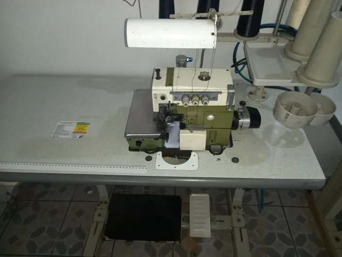 Vendo máquina de costura overlock rimold usada