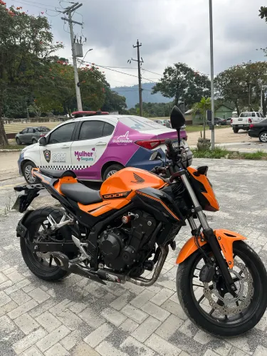 Moto impecável 