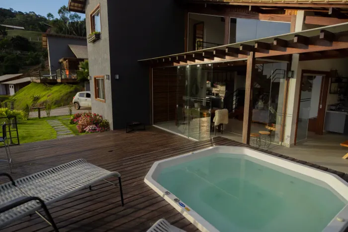 Casa em Santa Teresa|3 Quartos|Cond.Fechado | Hidromassagem grande