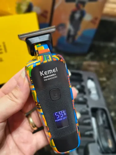 Máquina de Cortar Cabelo e Aparador de Pelos Kemei KM-MAX5090 Display Digital