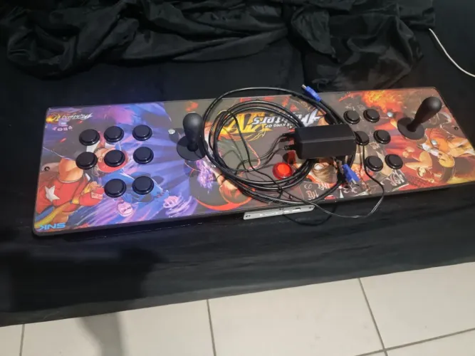 Controle arcade com 66 mil jogos