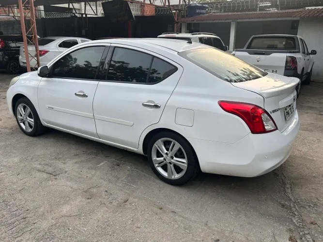 Nissan Versa SL 1.6 16V Flex Fuel 4P Mec. 2014