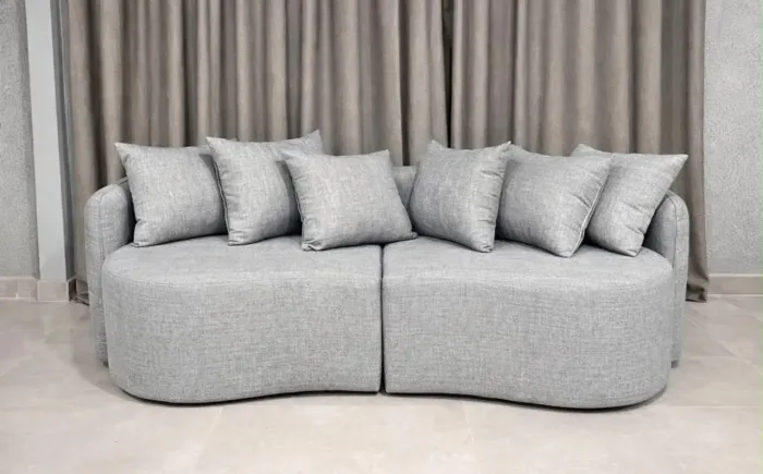 Sofá modulado cinza e bege 