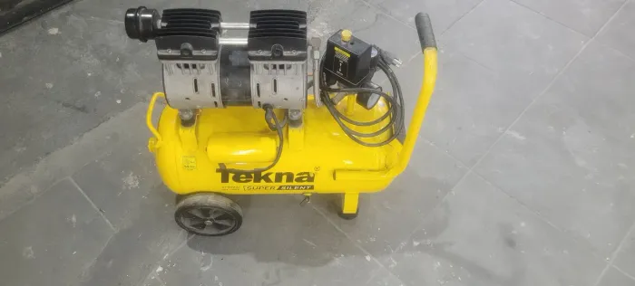 compressor de ar 24 l tekna sem óleo.
