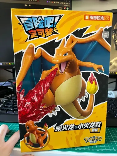 Charizard e Charmander KEEPPLEY - Model Kit LACRADO