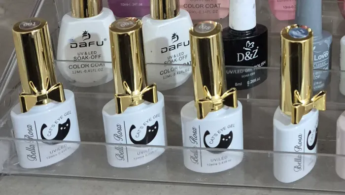 Quatro esmaltes magnéticos Bella Rosa.