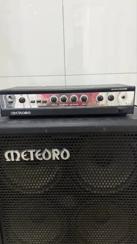 Cabeçote e caixa com 04 autos de 10 de Bass