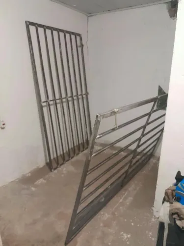 Vendo dois portões 