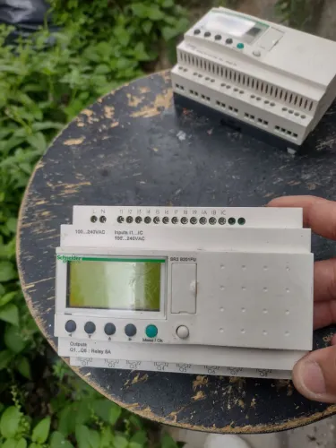 CLP SCHNEIDER ZELIO SR2 100 á 220V