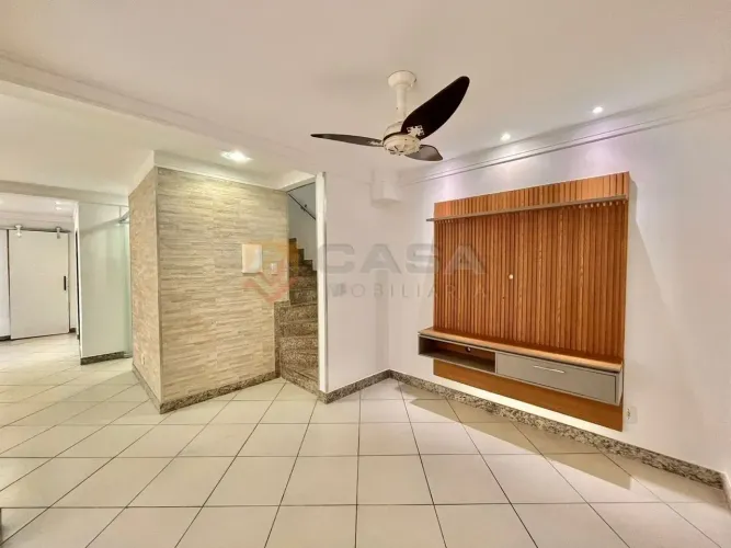 Casa Tríplex de Esquina com 4 Quartos e Piscina Privativa em Jardim Camburi