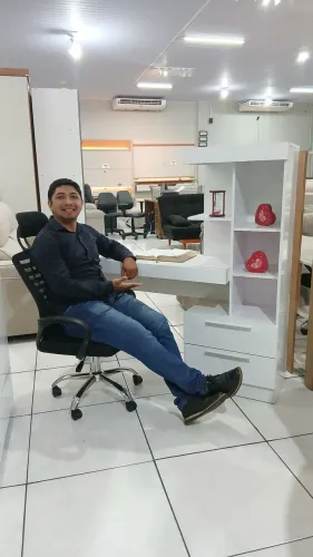 Escrivaninha com estante e 2 gavetas 