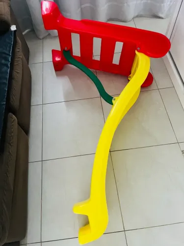 Escorregador Infantil 3 Degraus Resistente Vermelho Amarelo e Verde