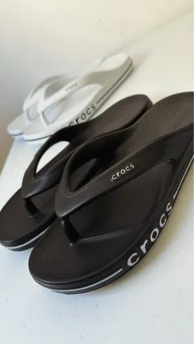 CHINELO CROCS