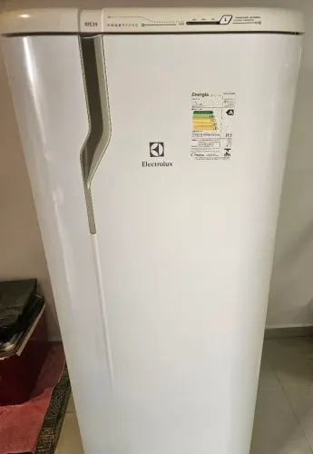 Geladeira FROST FREE ELETROLUX RFE39