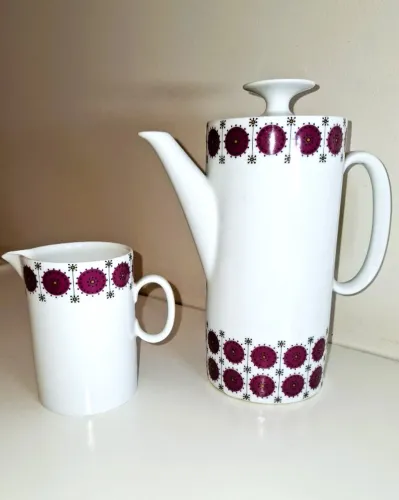  Bule e Cremeira Vintage, peças em porcelana Renner, Série Medaillon, 