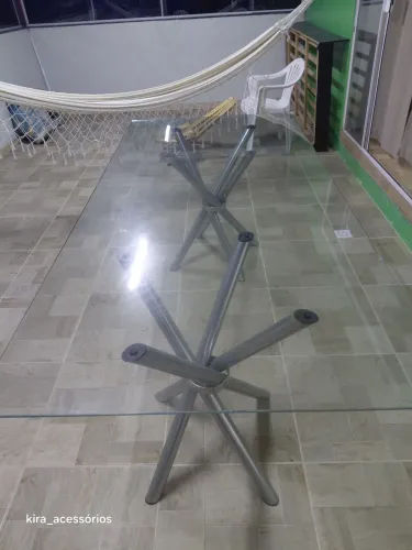 Mesa de vidro com base de inox