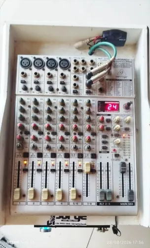 Mesa de Som Behringer Eurorack UB1204FX-PRO