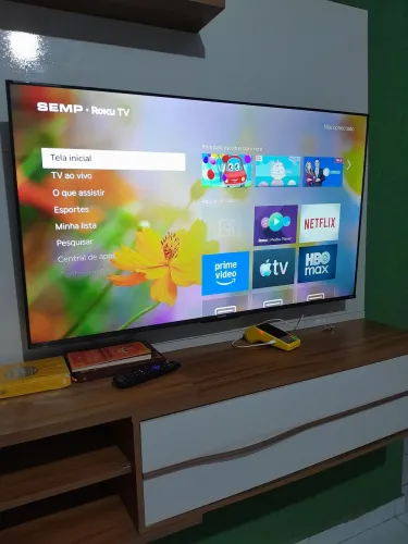 Vendo TV 52 polegadas semi nova sem detalhes