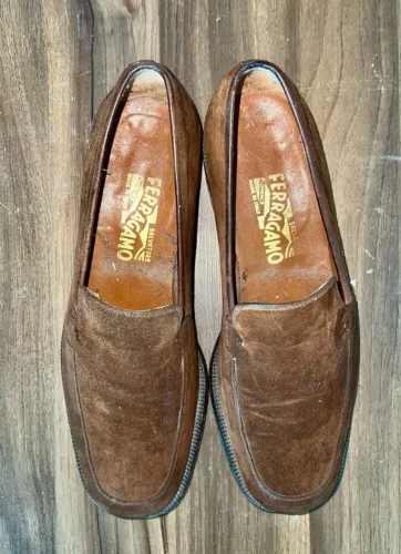 mocassim Salvatore Ferragamo camurça marrom 41