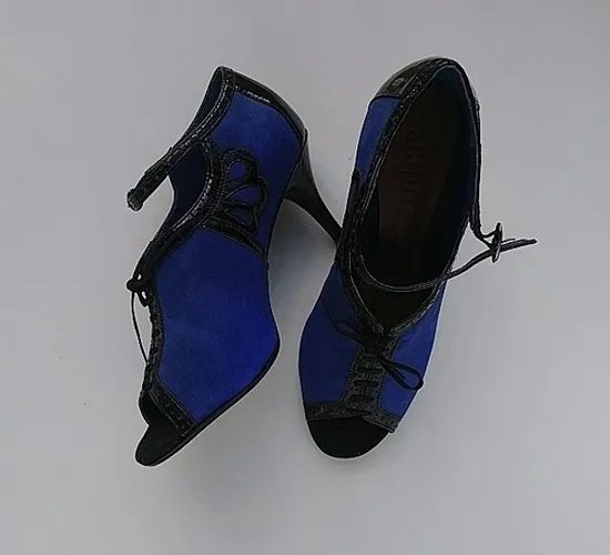 sapato peep toe bicolor da schutz