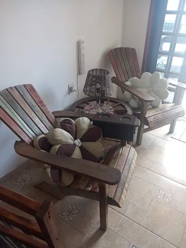 Poltronas de madeira de demolição