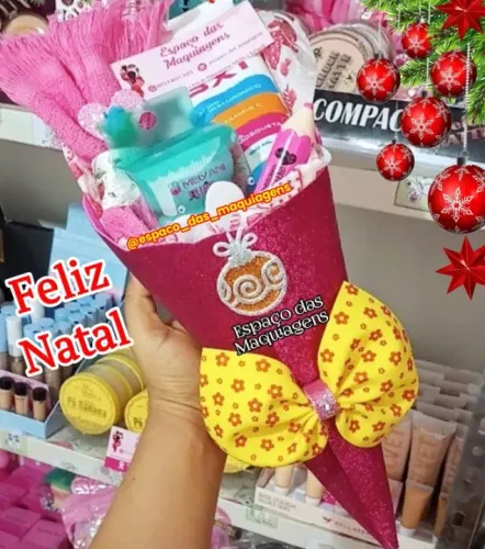 Buquê Natalino com Makes, Acessórios e Skincare