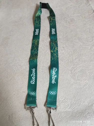 Cordão para colocar crachá