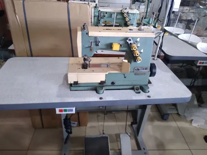 Máquina de costura Galoneira jinji usada