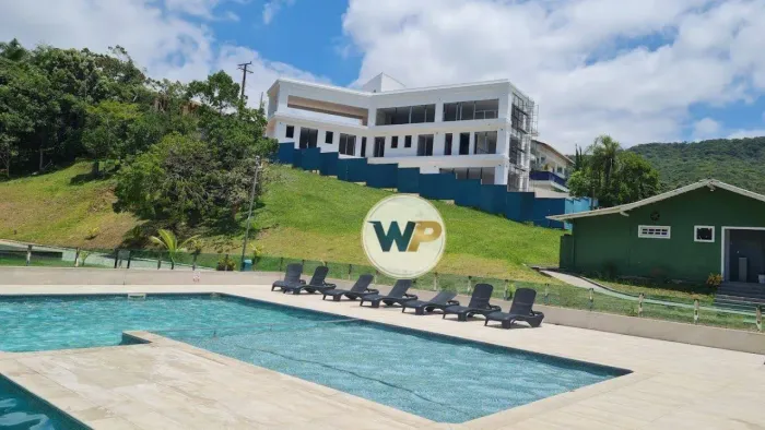 Casa no Condomínio Haras Rio do Ouro com 5 Dormitórios para Locação Anual em Balneário Cam