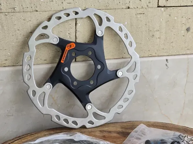 Um (1) disco de freio 160mm - Rotor de freio Bike Shimano RT-76  (NOVO)